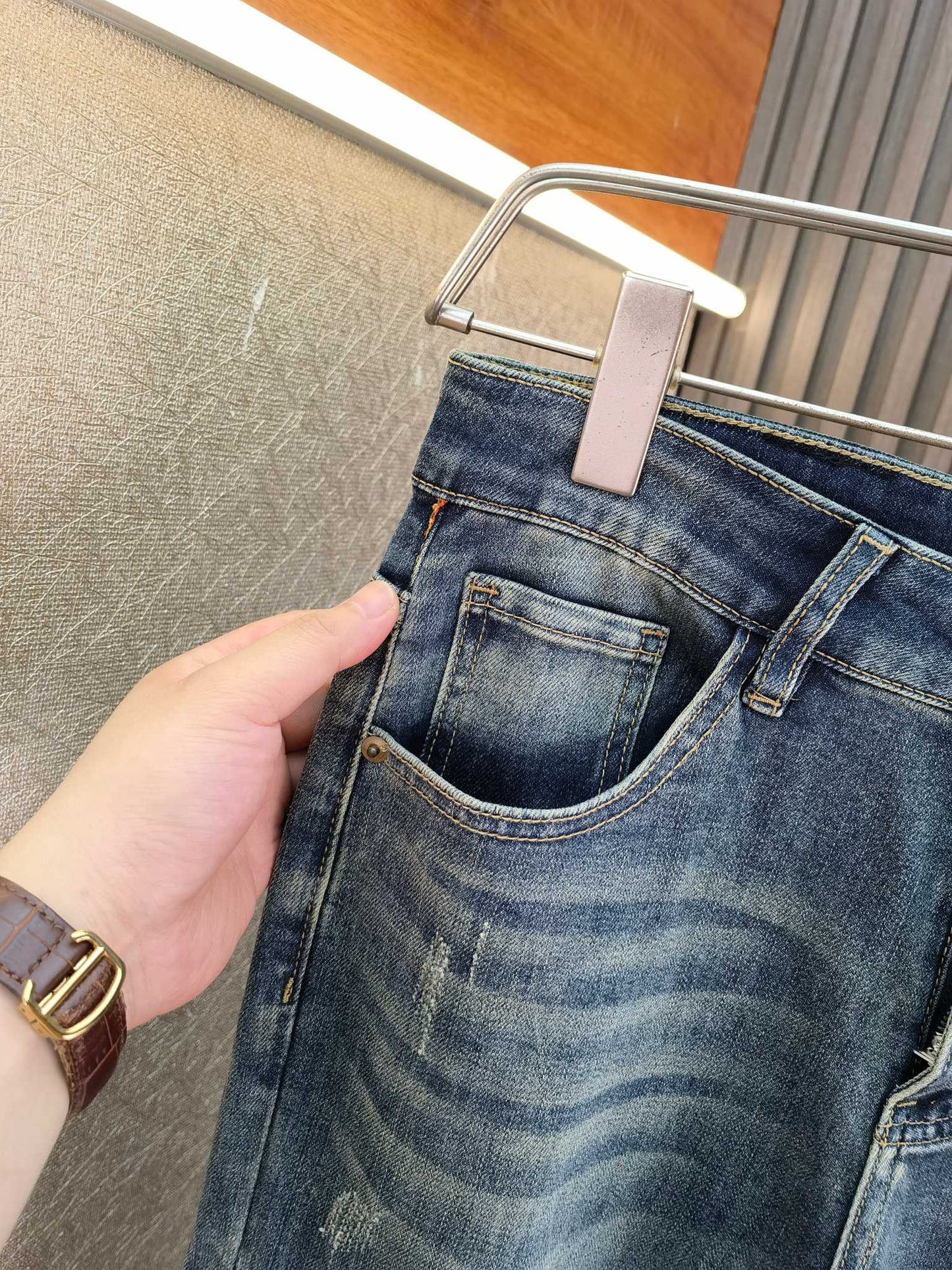 【Burberry】春夏の新作はカウンターで、最高品質のジーンズは実店舗で入手可能