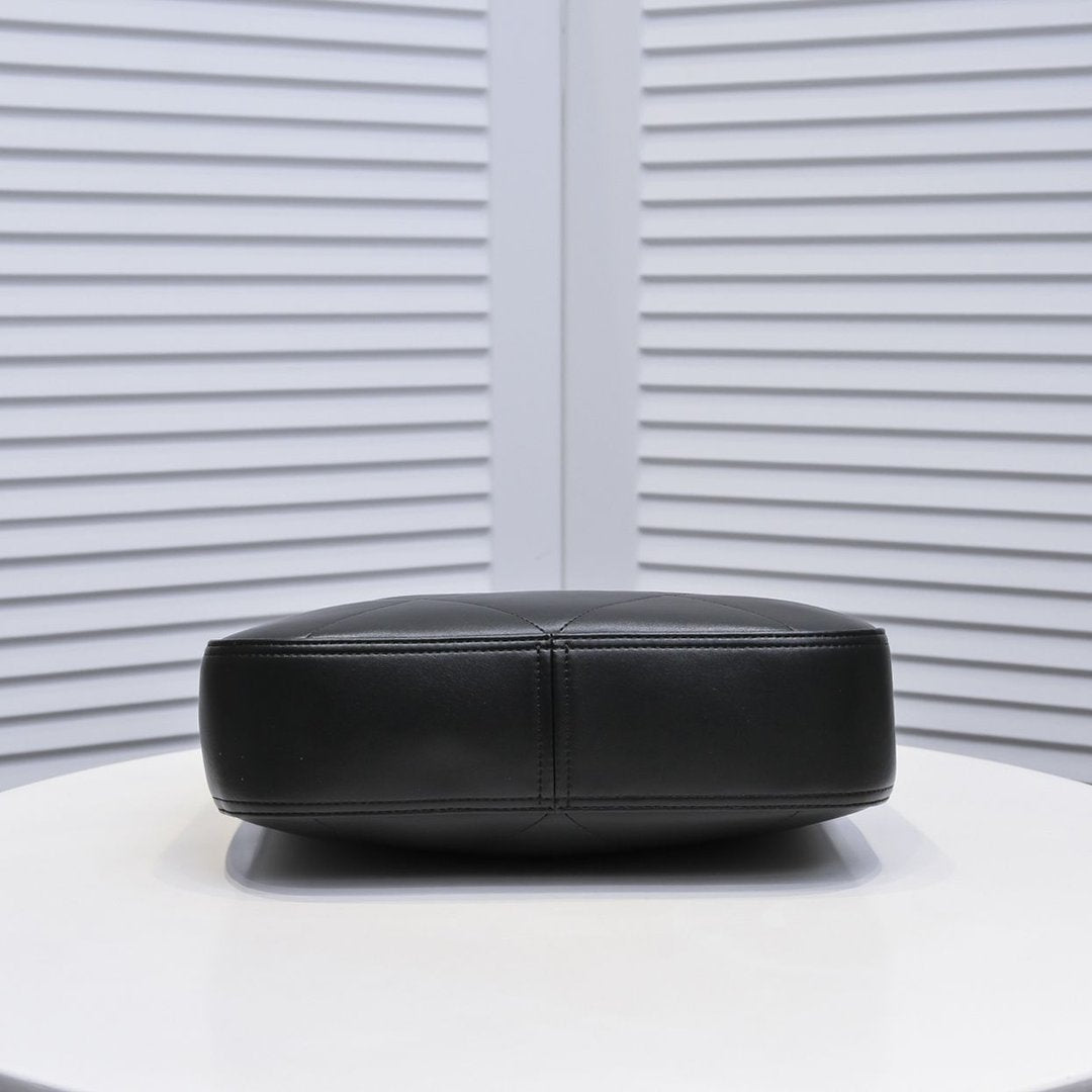 【Chanel 】【シャネル】ショルダーバッグ & クロスボディバッグ 28x29x7 cm