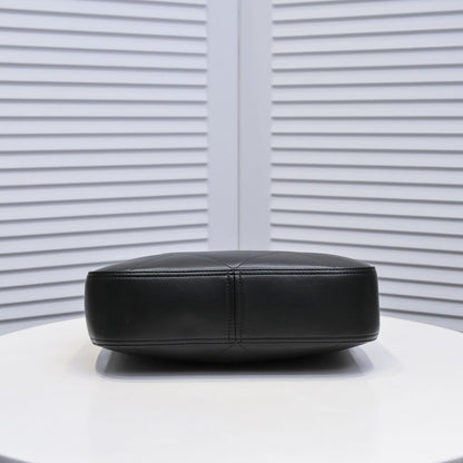 【Chanel 】【シャネル】ショルダーバッグ & クロスボディバッグ 28x29x7 cm