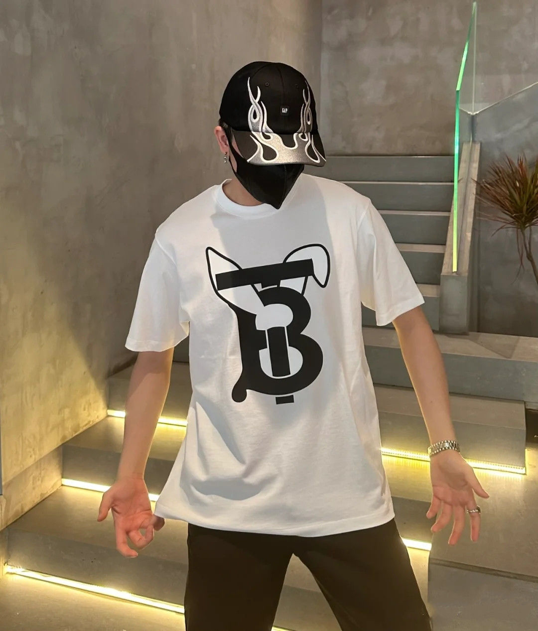 🔥2 つのうち 1 つが無料になります🔥🔥【Burberry】バーバリー )半袖 男女兼用、ご好評に付き再入荷！