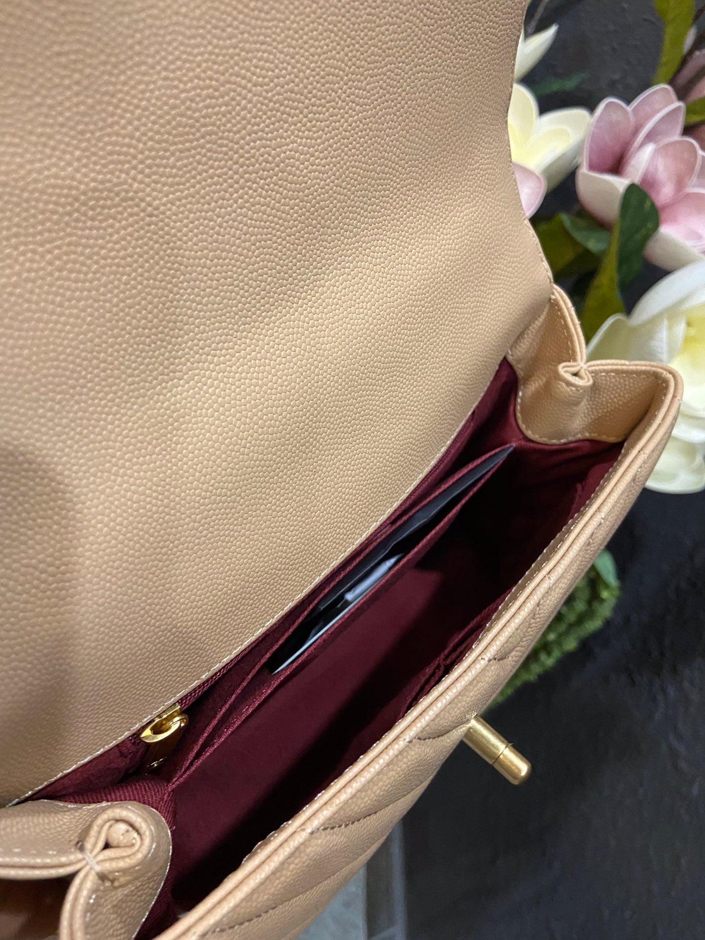 Chanel Cowhide handbag A92990