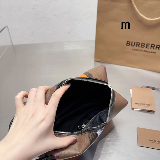 BURBERRY セカンドバッグ