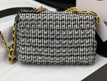 CHANEL 19 HANDBAG AS1161