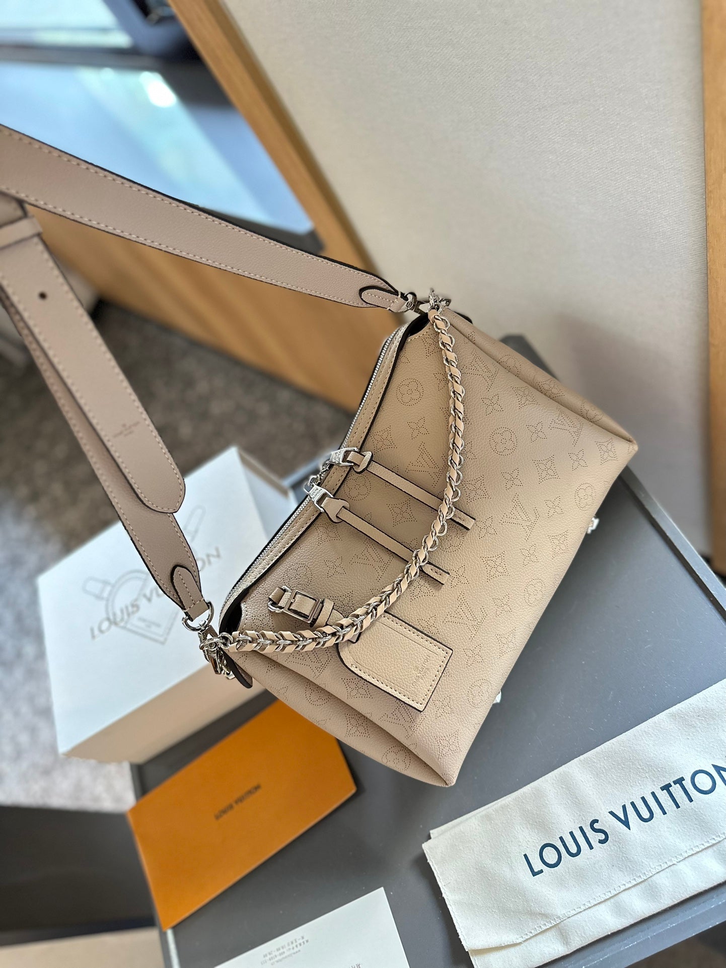 Louis Vuitton◇Lv ベラ トートバッグ