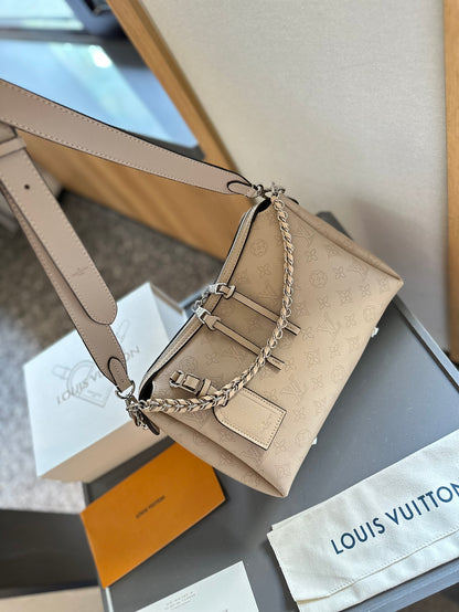 Louis Vuitton◇Lv ベラ トートバッグ