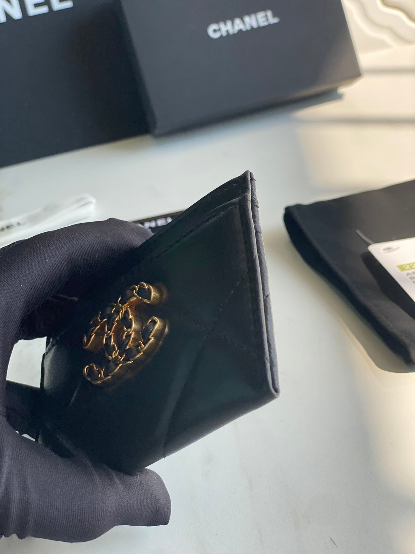 CHANEL 19 CARD HOLDER AP1167