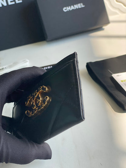 CHANEL 19 CARD HOLDER AP1167