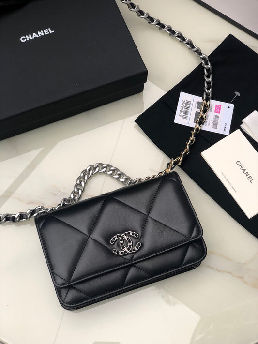 CHANEL 19 WALLET ON CHAIN 0957