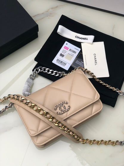 CHANEL 19 WALLET ON CHAIN 0957