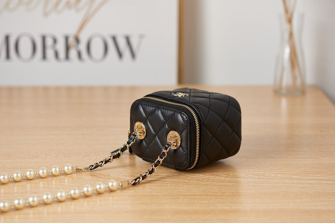 Chanel BOY BAG AP2581