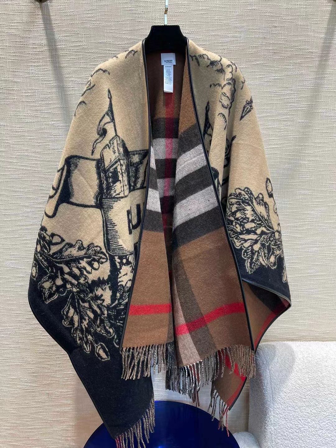 【BURBERRY バーバリー 】バーバリー最新作ナイトウォーホース両面ジャガードショールケープ‼ ️定番中の定番
