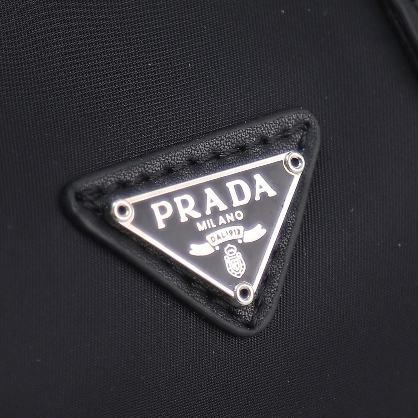 【PRADA 公式 旗艦店】プラダ 斜めがけバッグ 当日出荷 好評に付き再入荷！20*17CM