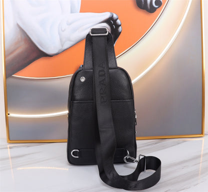 【PRADA 公式 旗艦店】プラダ 胸ポケット当日出荷 好評に付き再入荷！34*17*6CM