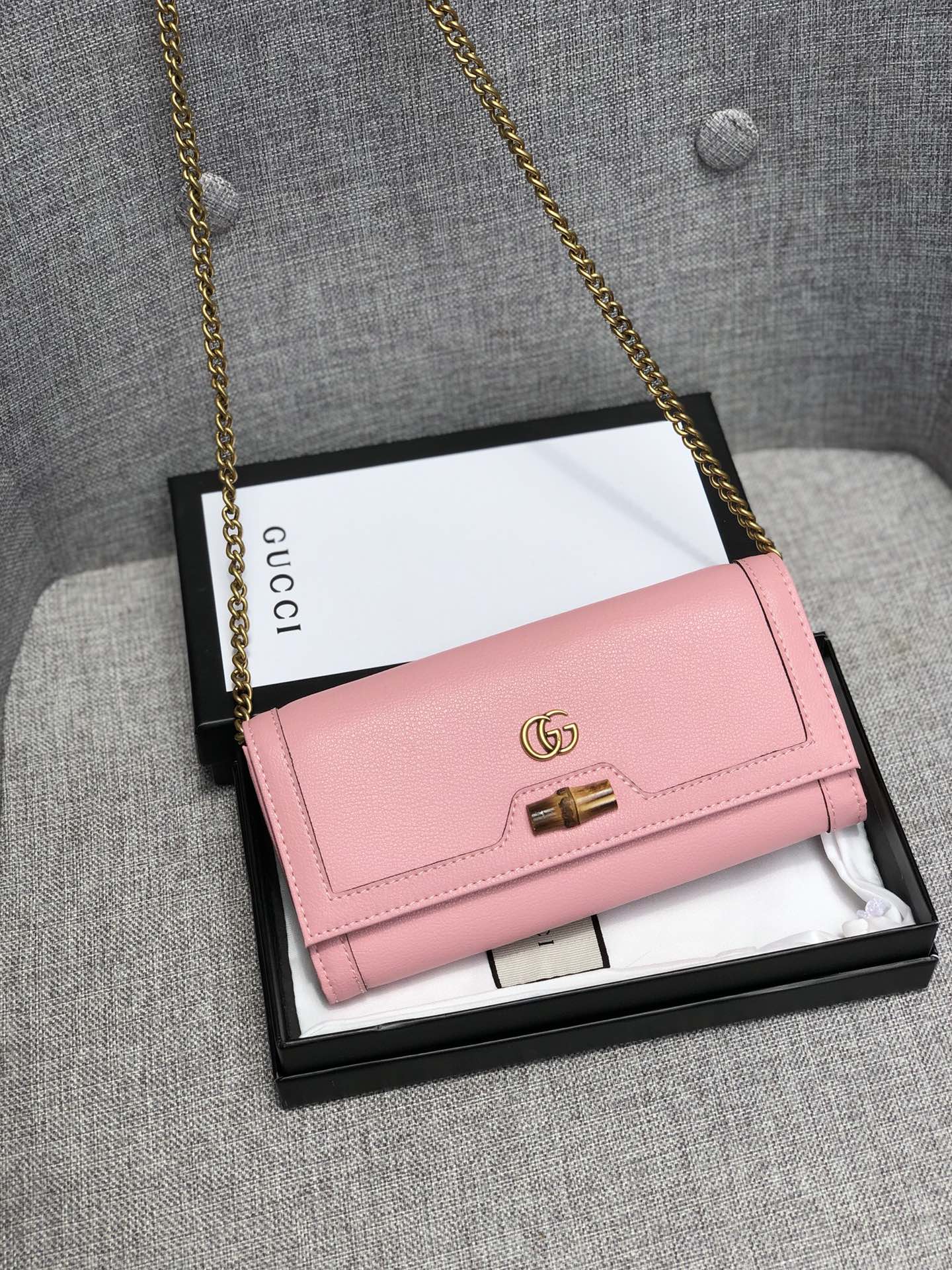 累積売上総額第１位【GUCCI★グッチ】チェーンウォレット