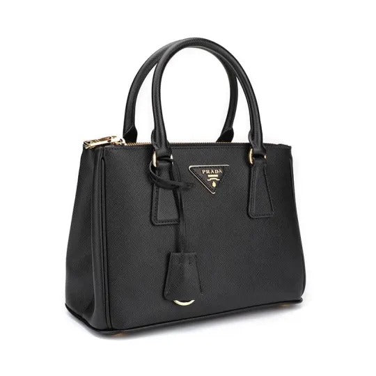 STORY雑誌掲載！高垣麗子さん愛用の新作バッグが登場！PRADA ガレリア スモール スクエア バッグ！！まさに「今」持ちたい！