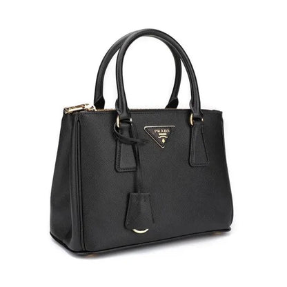 STORY雑誌掲載！高垣麗子さん愛用の新作バッグが登場！PRADA ガレリア スモール スクエア バッグ！！まさに「今」持ちたい！