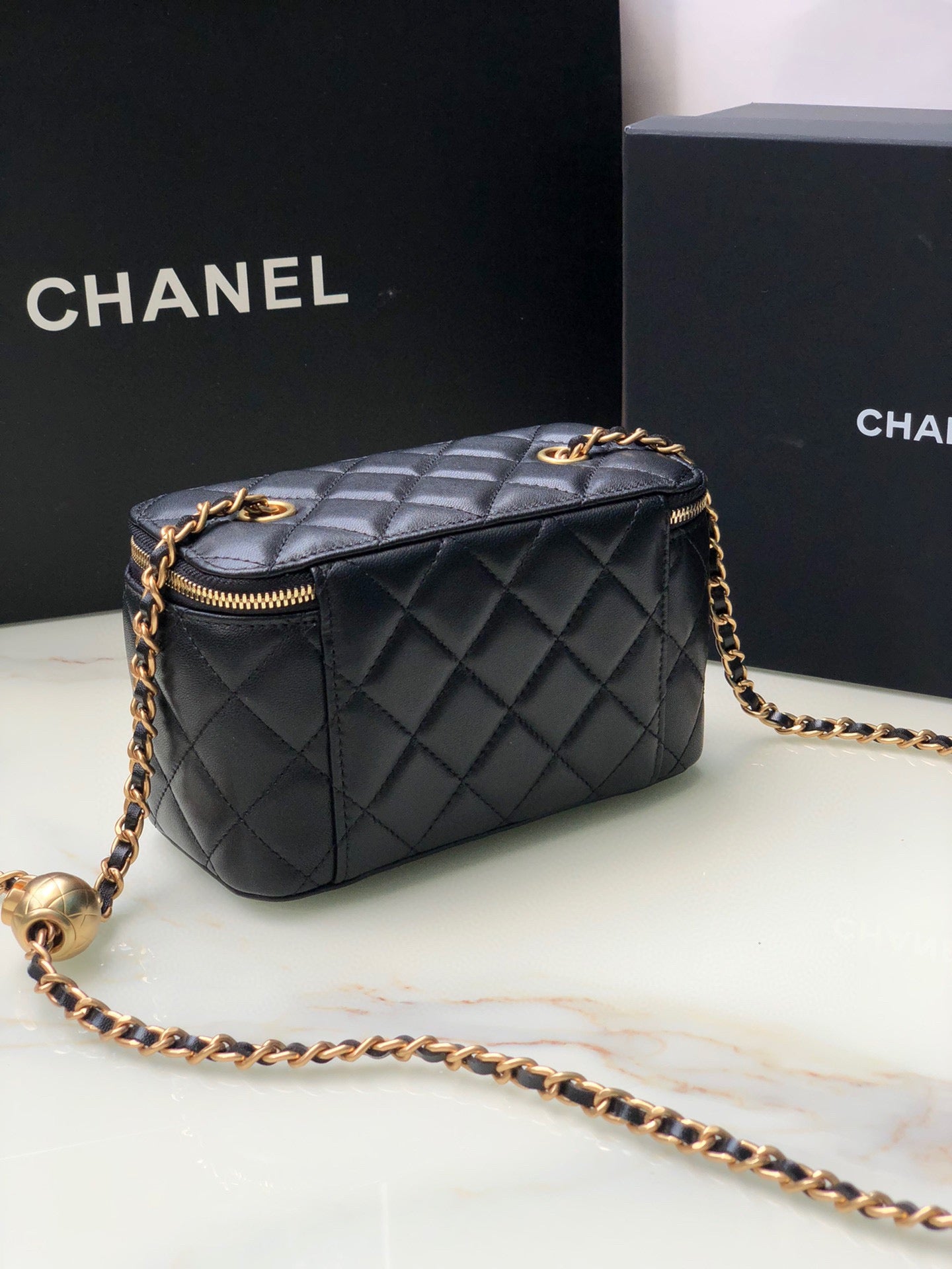 Chanel Classic Vanity 22C Bag with Chain AP2303