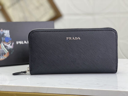 PRADA(プラダ) 財布19x12cm
