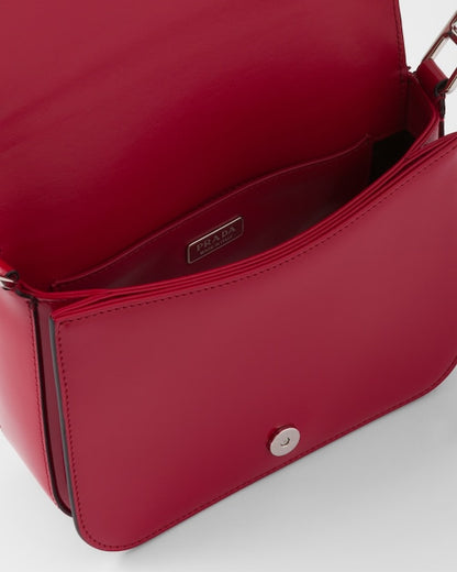 大人気！雑誌「VIVI」に掲載!藤田ニコルの愛用ブランドの新作バッグが掲載されたブラックレザーショルダーバッグ 大人の女性へ