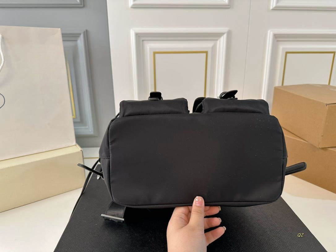 【PRADA 公式 旗艦店】プラダ リュックサック当日出荷 好評に付き再入荷！30*33CM 240719