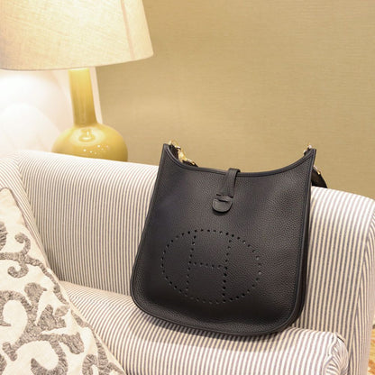 入手困難☆完売必至HERMES エルメス Evelyne III 29 エブリンPM