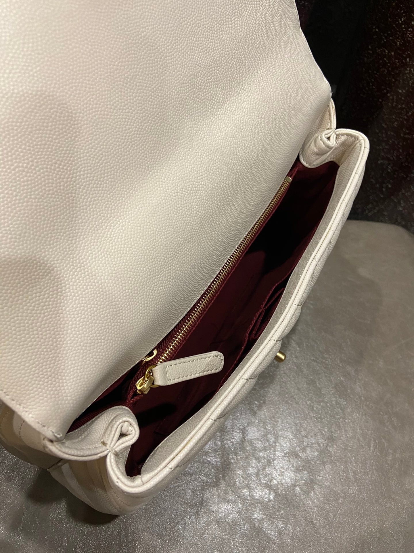 Chanel Cowhide handbag Large 92991