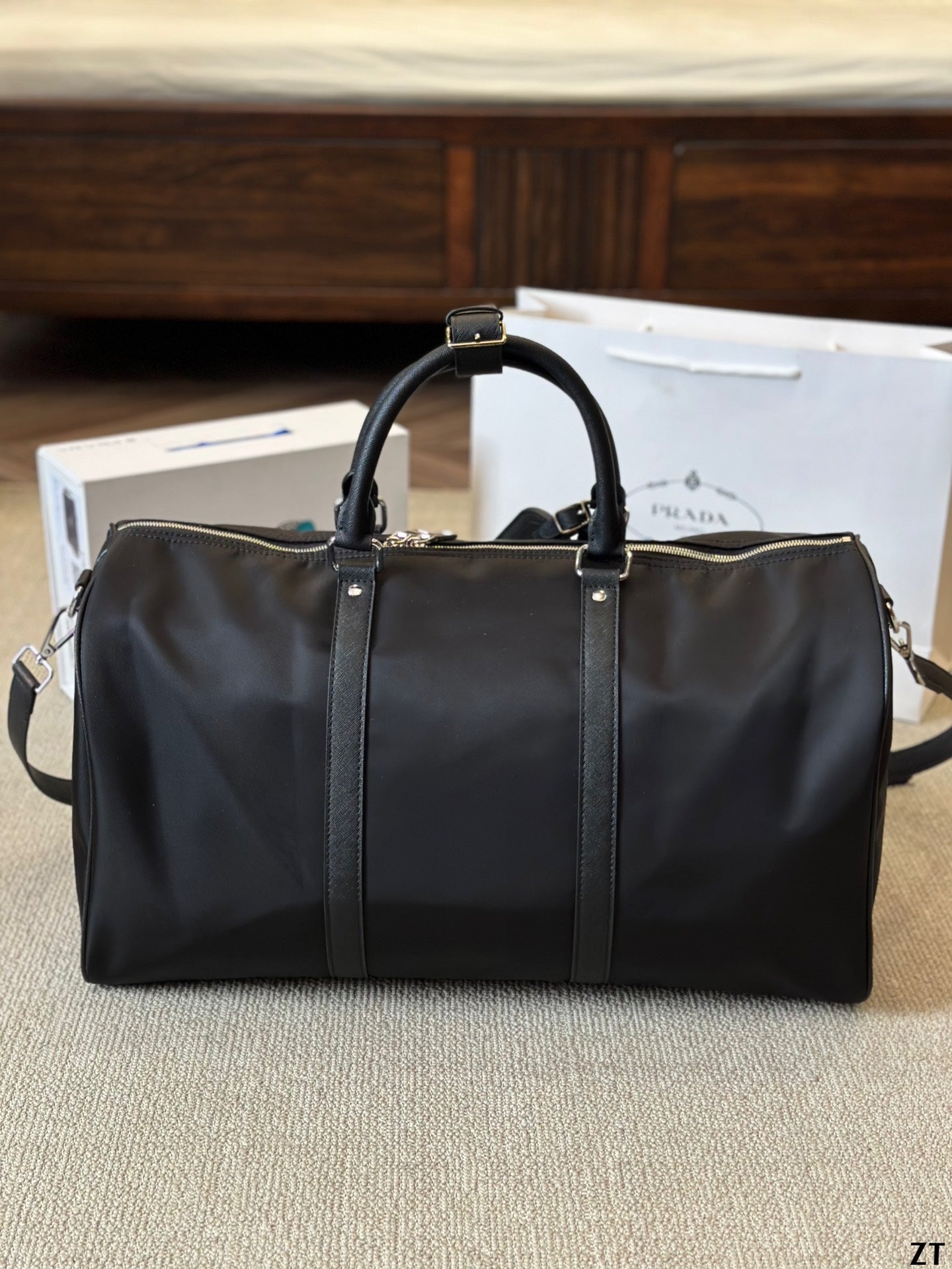 ★PRADA★プラダのトラベルバッグ初披露