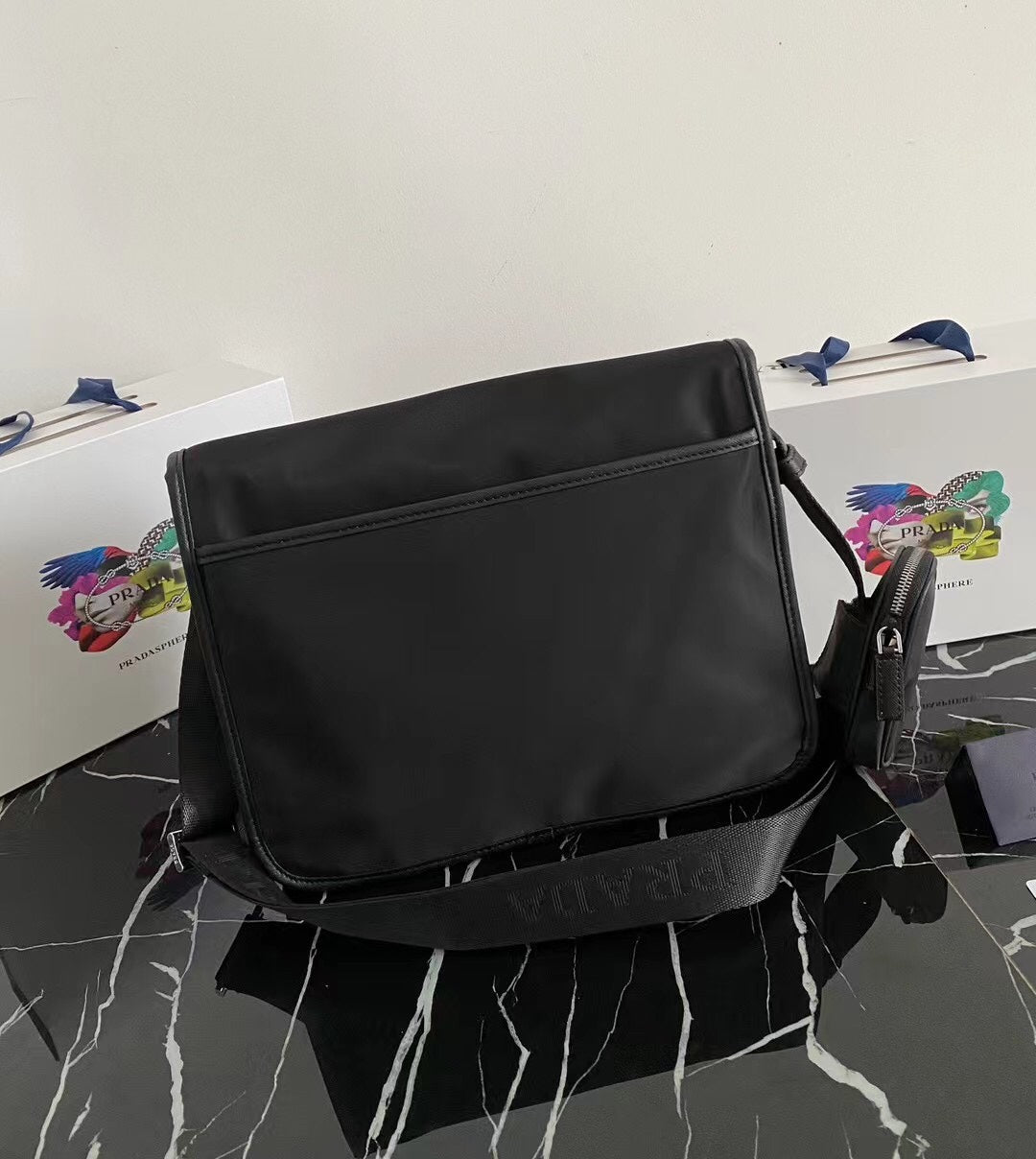 【 PRADA 公式旗艦店】プラダ ショルダーバッグ 当日出荷 好評に付き再入荷！32*24*12CM