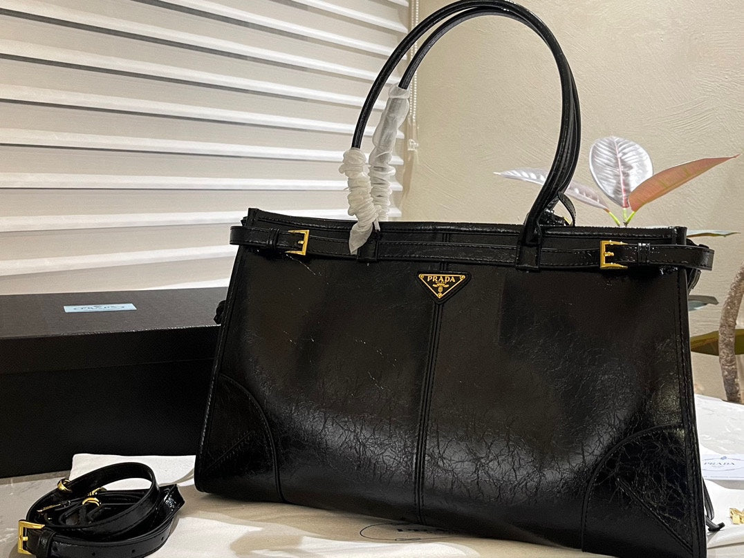 ☆PRADA☆ ソフトナッパレザー ミニハンドバッグ1点入荷♪☆正規品☆