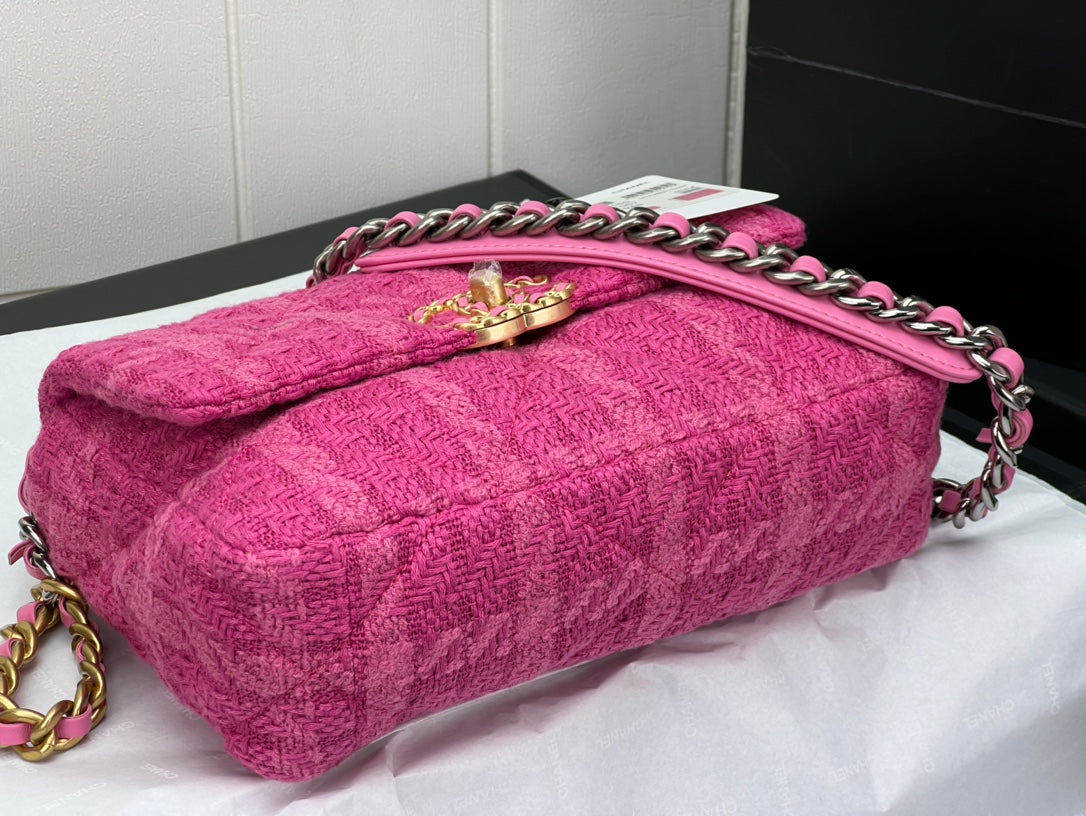 CHANEL 19 HANDBAG AS1161