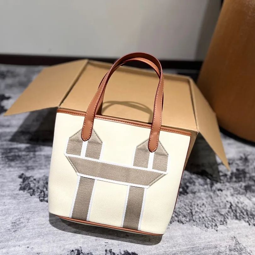 HERMES キャンバス製野菜バスケット