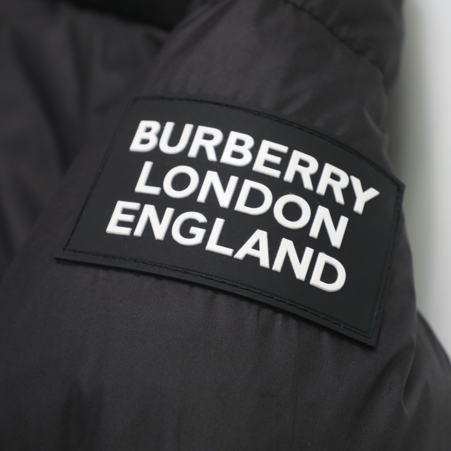 【BUREERRY旗艦店】（バーバリー）着脱式ダウンジャケット、ご好評に付き再入荷！！