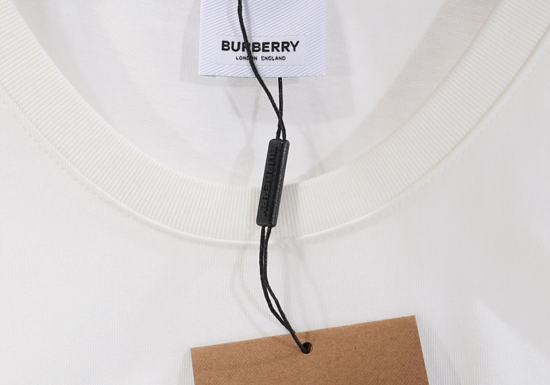 【Burberry】男女兼用、ご好評に付き再入荷！