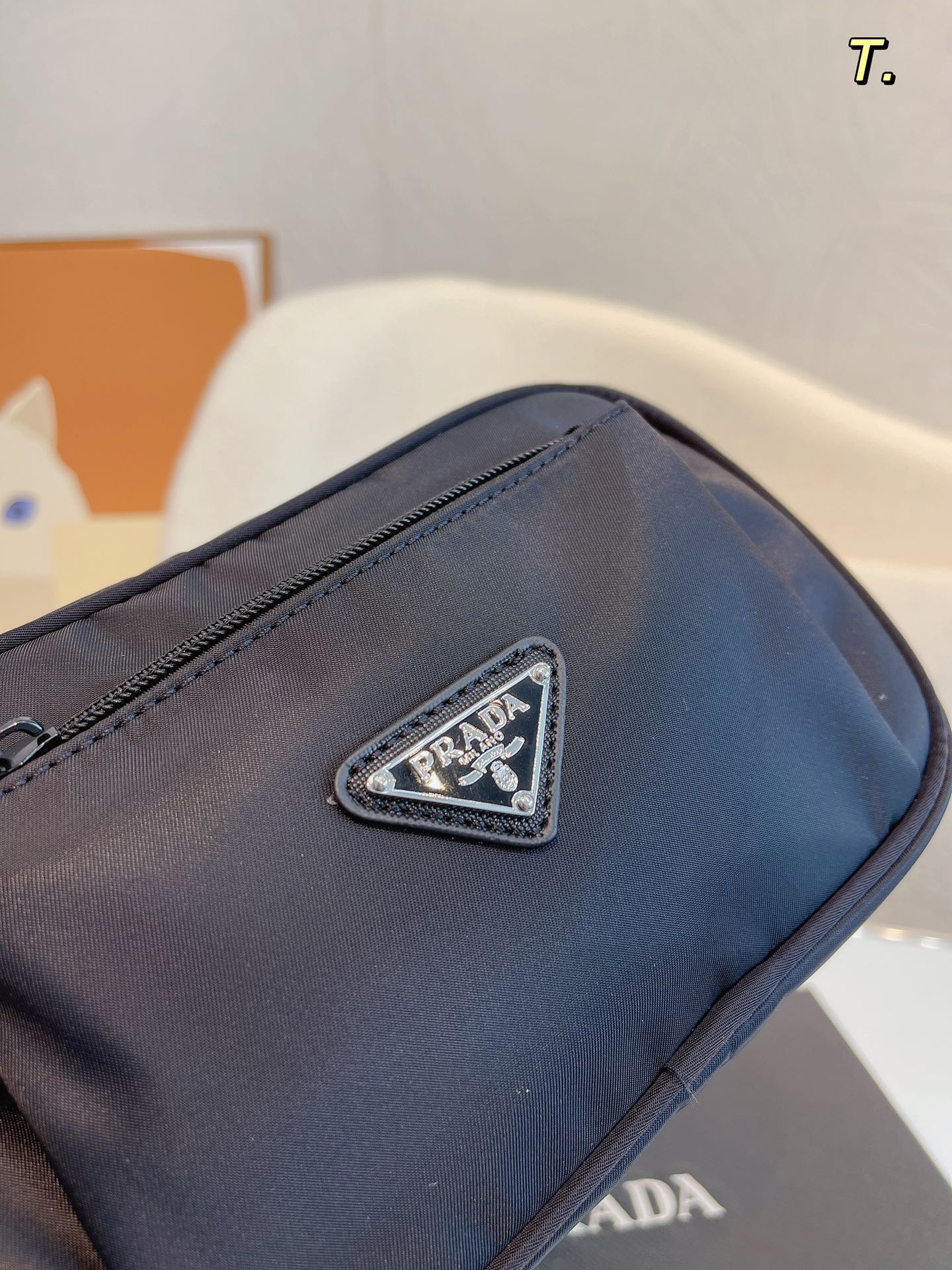 【Prada旗艦店】( プラダ ) バムバッグ 21x4x13 cm