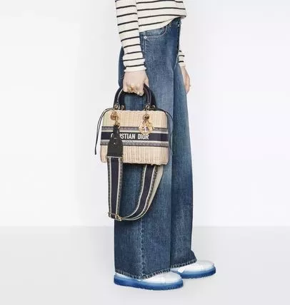 【DIOR直営】新作！ミディアム LADY DIOR
