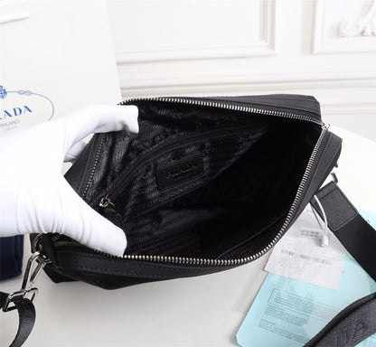 【PRADA 公式旗艦店】プラダ ショルダーバッグ 当日出荷 好評に付き再入荷！31*21*7CM