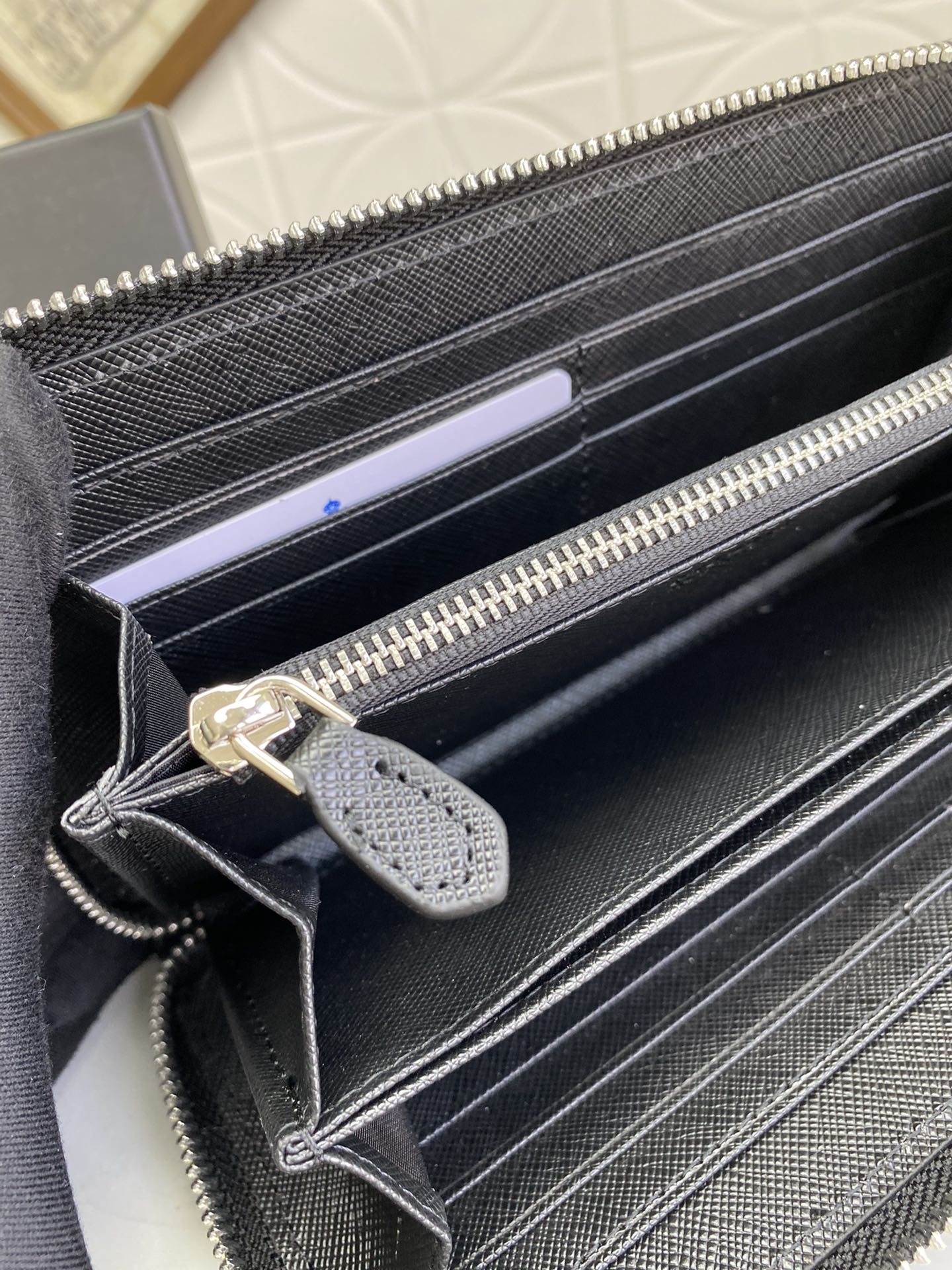 PRADA(プラダ) 財布19x12cm