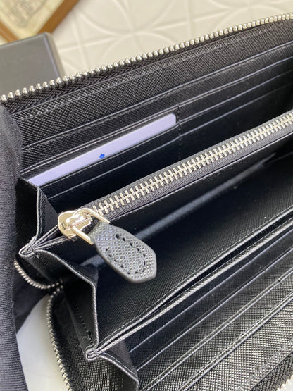 PRADA(プラダ) 財布19x12cm