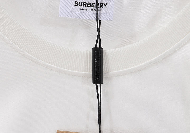 【Burberry】男女兼用、ご好評に付き再入荷！