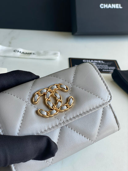 CHANEL 19 FLAP CARD HOLDER AP1790