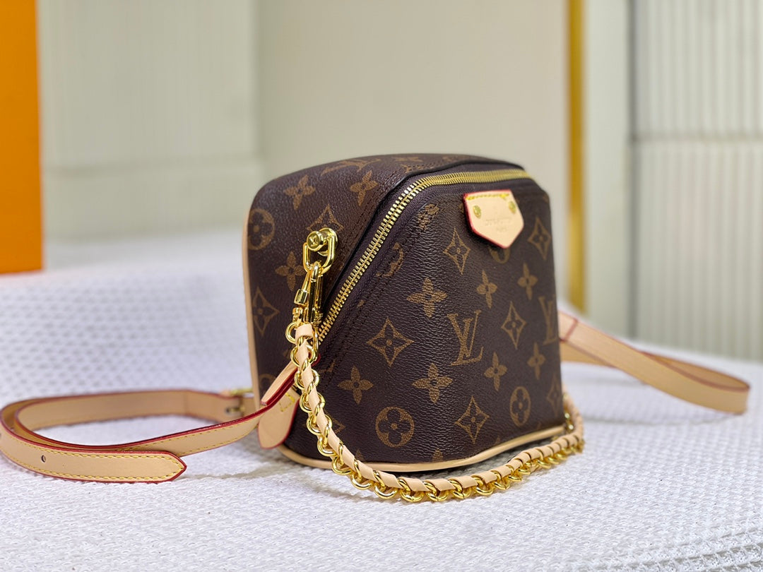 Louis Vuitton 春夏コレクションの Just In Case ハンドバッグ