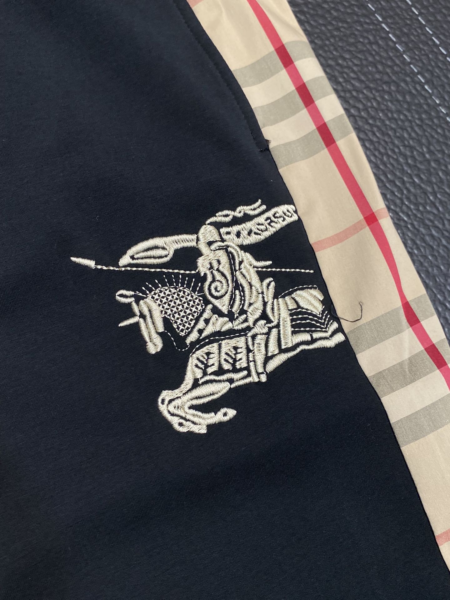 【Burberry 公式 旗艦店】カジュアルパンツ、レギンス