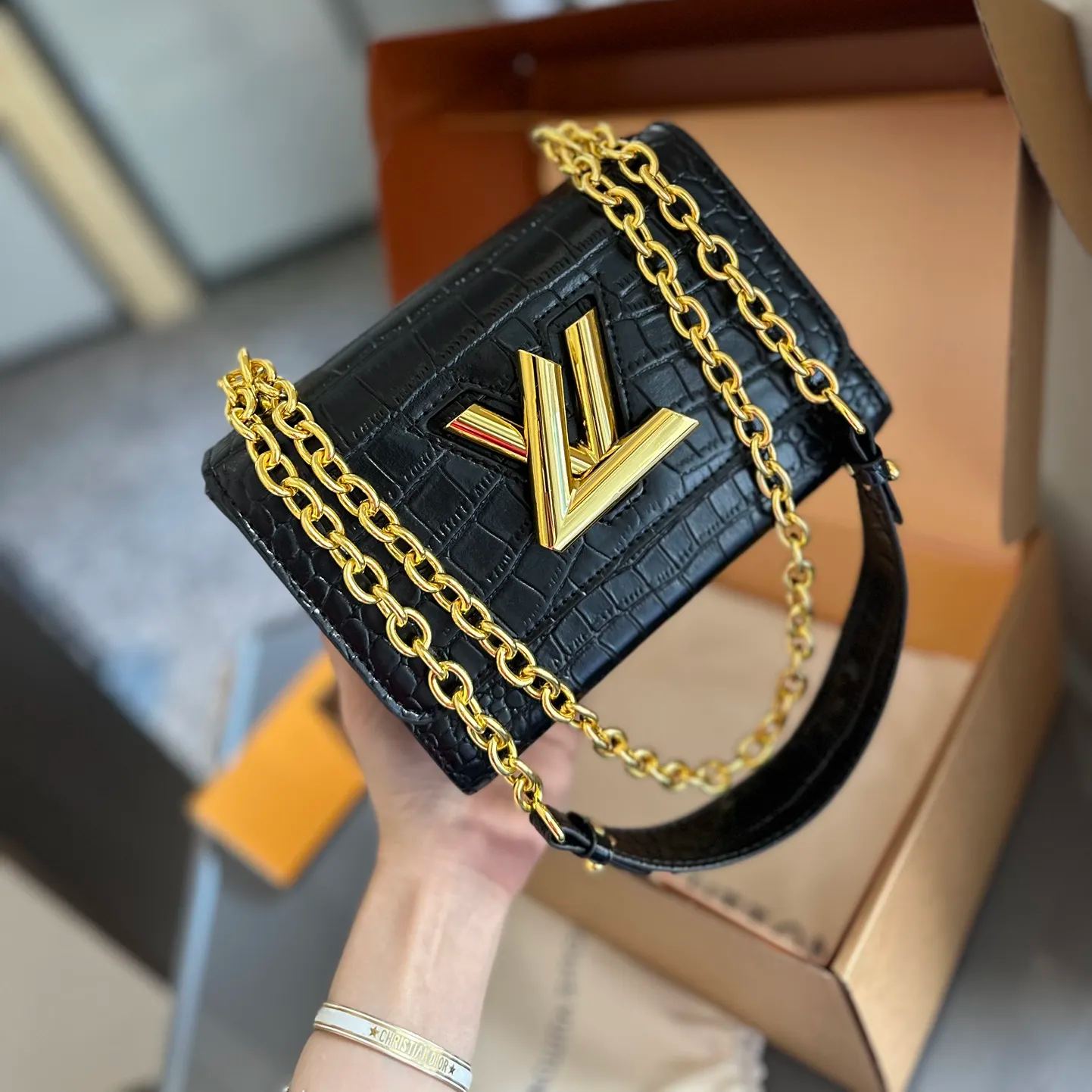 Louis Vuitton ネオクラシカルツイストミディアムバッグ