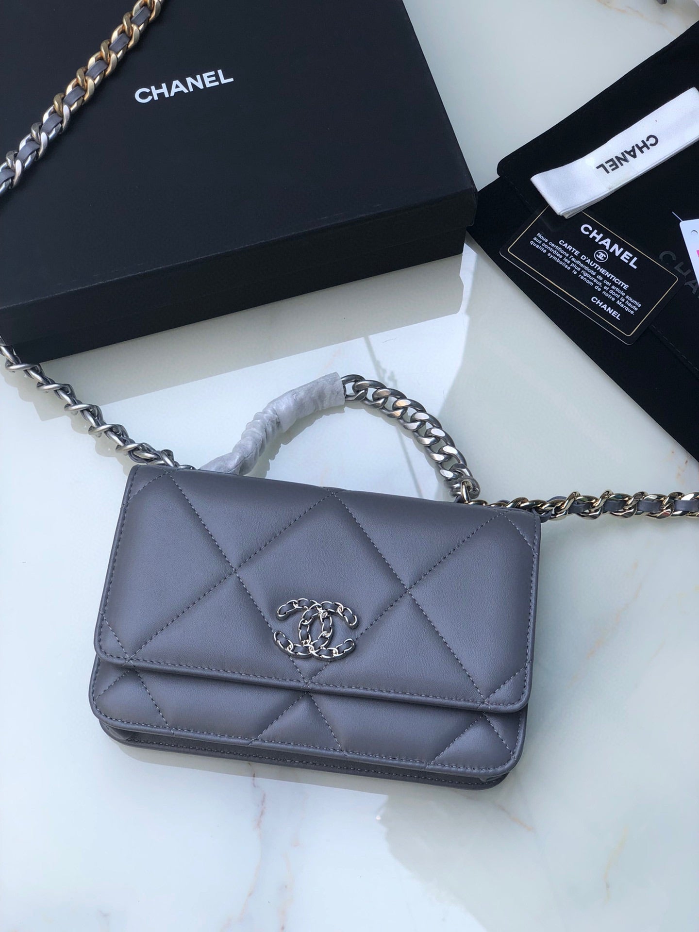 CHANEL 19 WALLET ON CHAIN 0957