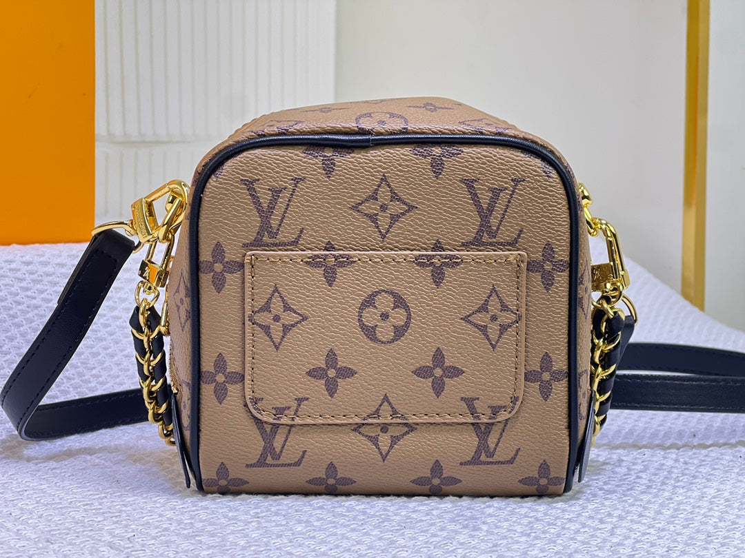Louis Vuitton 春夏コレクションの Just In Case ハンドバッグ
