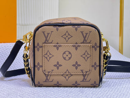 Louis Vuitton 春夏コレクションの Just In Case ハンドバッグ