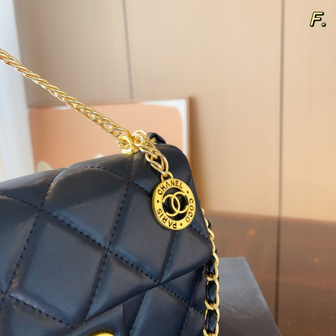 CHANEL (シャネル)メッセンジャーバッグ 20*7*15cm