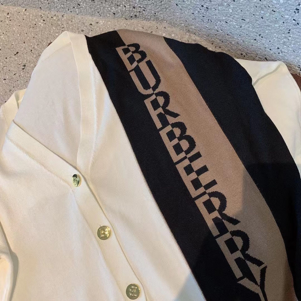 🥼Burberry カーディガンセーター【50%オフ+送料無料】