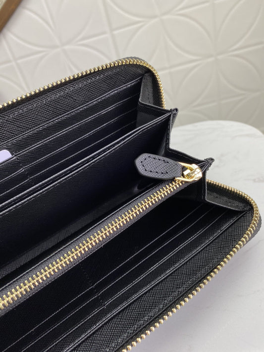 PRADA(プラダ) 財布19x12cm
