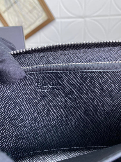 PRADA(プラダ) 財布19x12cm